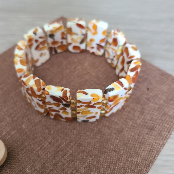Unique baltic amber stretchable bracelet in a box - Picture 2 of 4